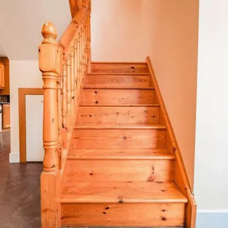 Vakantiehuis 4 Bedroom House, 10 Minutes Walk From City