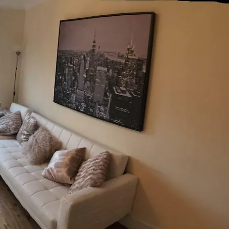 4 Bedroom House, 10 Minutes Walk From City