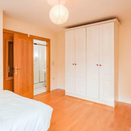 4 Bedroom House, 10 Minutes Walk From City