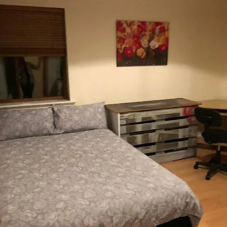 4 Bedroom House, 10 Minutes Walk From City *