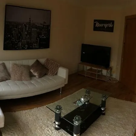 Vakantiehuis 4 Bedroom House, 10 Minutes Walk From City Cork