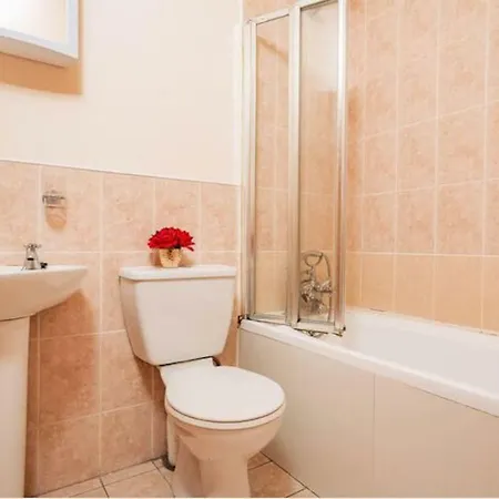 4 Bedroom House, 10 Minutes Walk From City Cork