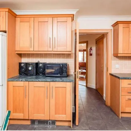 4 Bedroom House, 10 Minutes Walk From City * Cork