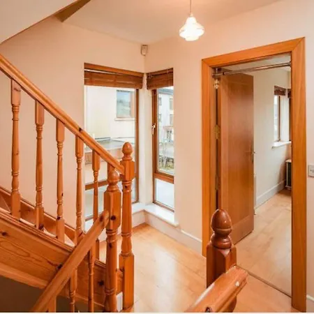 4 Bedroom House, 10 Minutes Walk From City * Cork