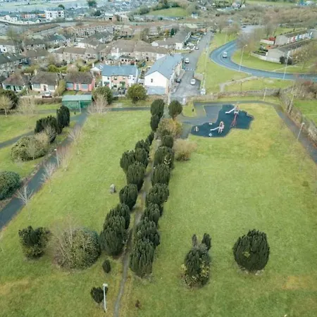 4 Bedroom House, 10 Minutes Walk From City * Cork