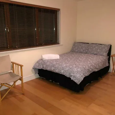 4 Bedroom House, 10 Minutes Walk From City Cork